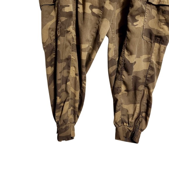 Lane Bryant | Women's Camoflague Printed Cargo Joggers Pants (Size 14/16) - Picture 9 of 12